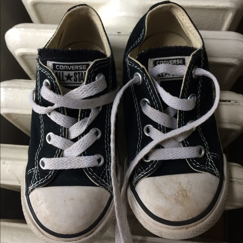 Converse black and white low